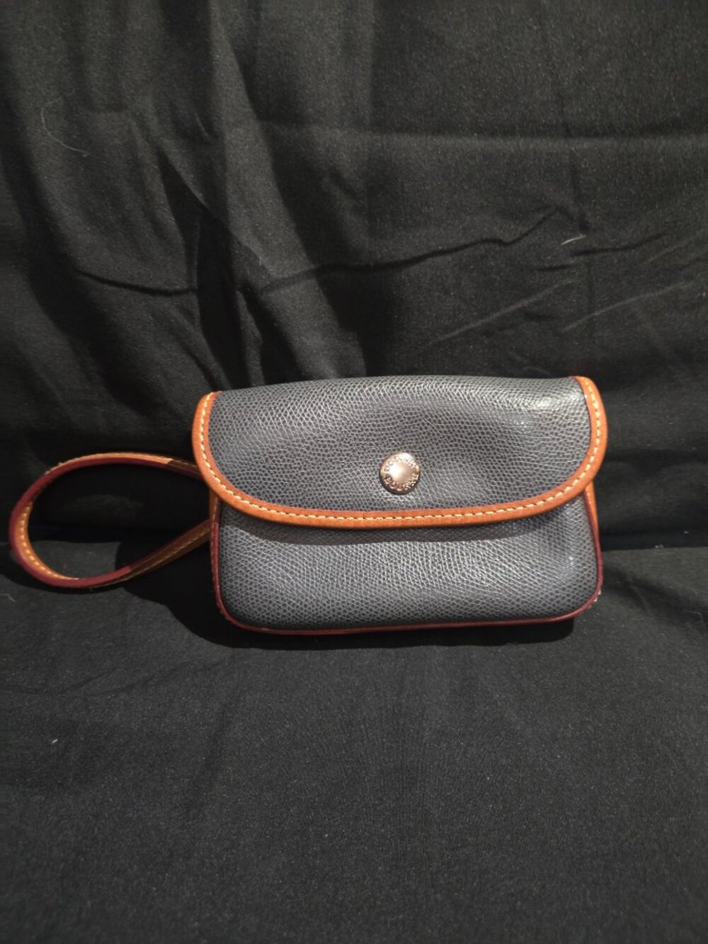 Dooney & Bourke Dark Gray Pebbled Leather Snap Wristlet Tan Trim - Picture 2 of 8